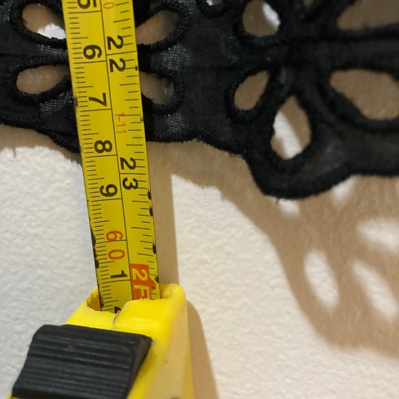 “KLD” Black Sleeveless Lace Blouse - Picture 3 of 8